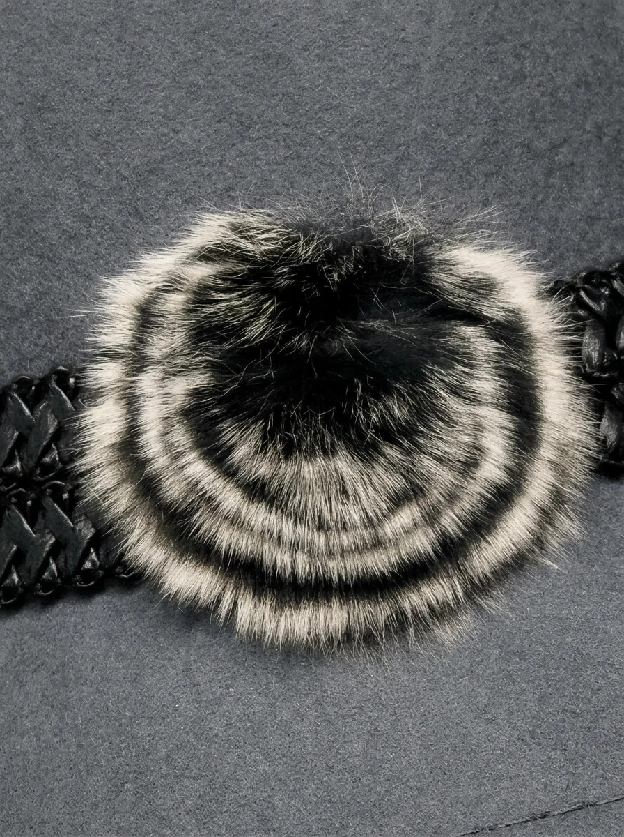 Chapeau cloche laine pompom doux style rétro femme - Vue 10 - Chapeau cloche